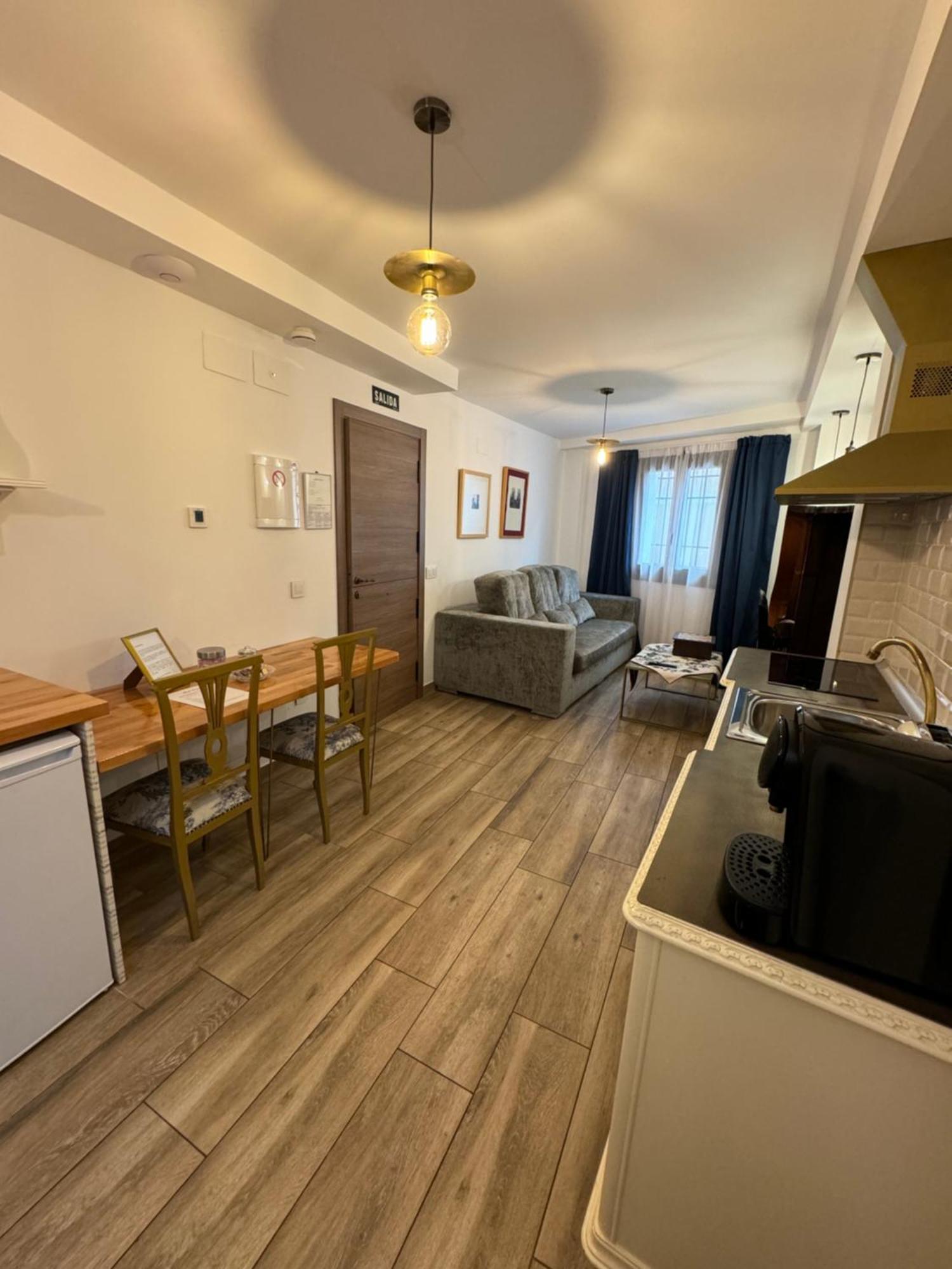 Ateneo Cuenca Suites Con Cocina En El Casco Historico Luaran gambar