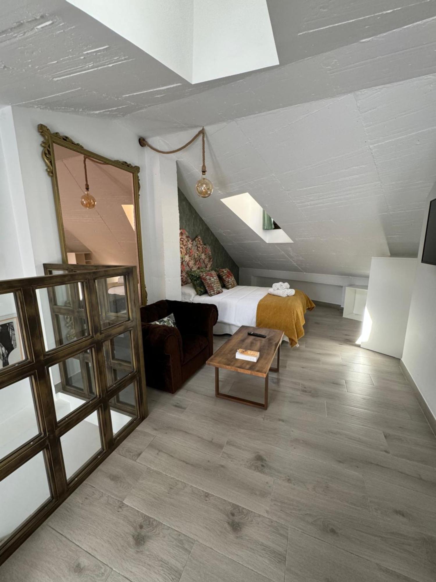 Ateneo Cuenca Suites Con Cocina En El Casco Historico Luaran gambar