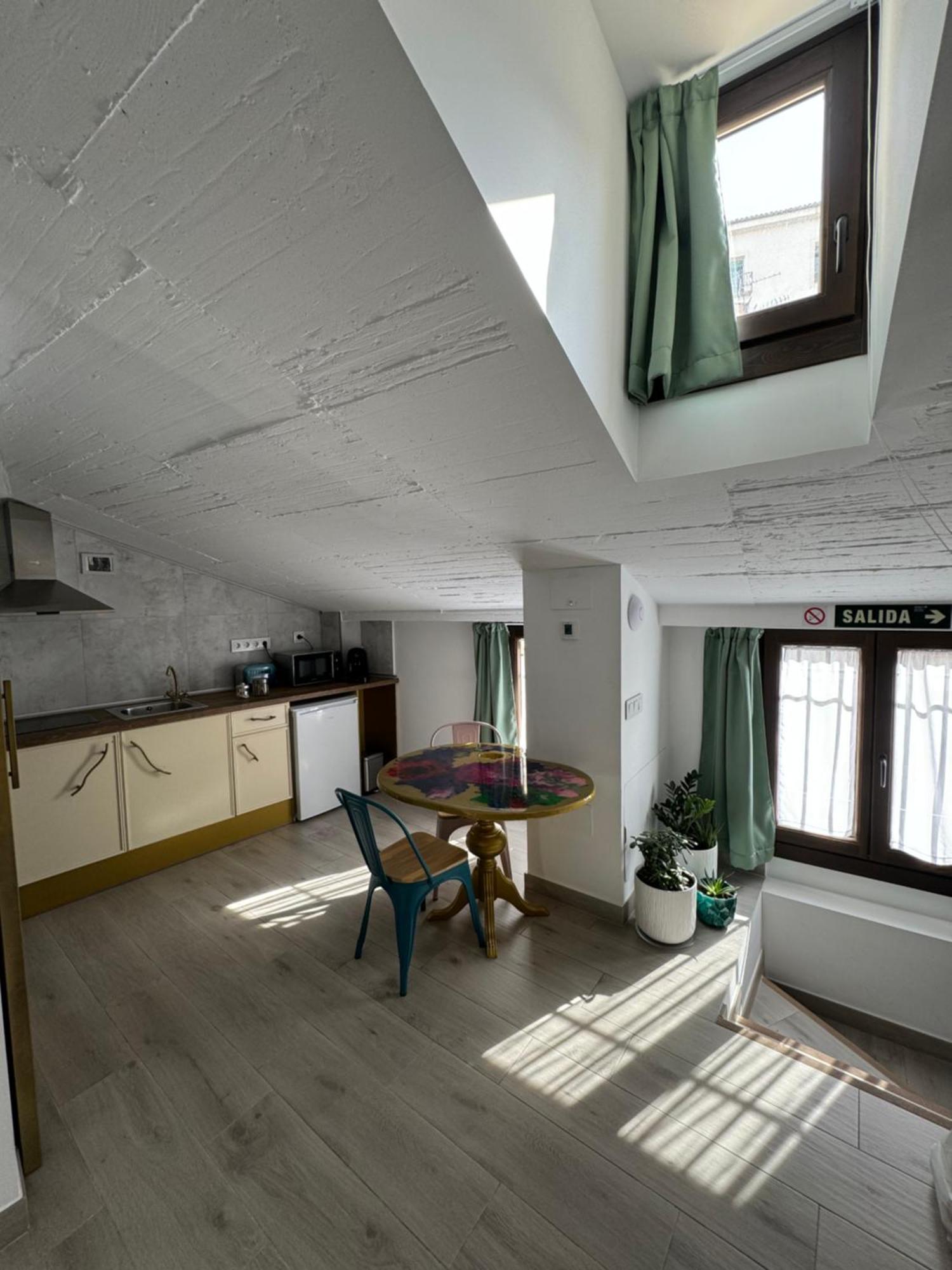 Ateneo Cuenca Suites Con Cocina En El Casco Historico Luaran gambar