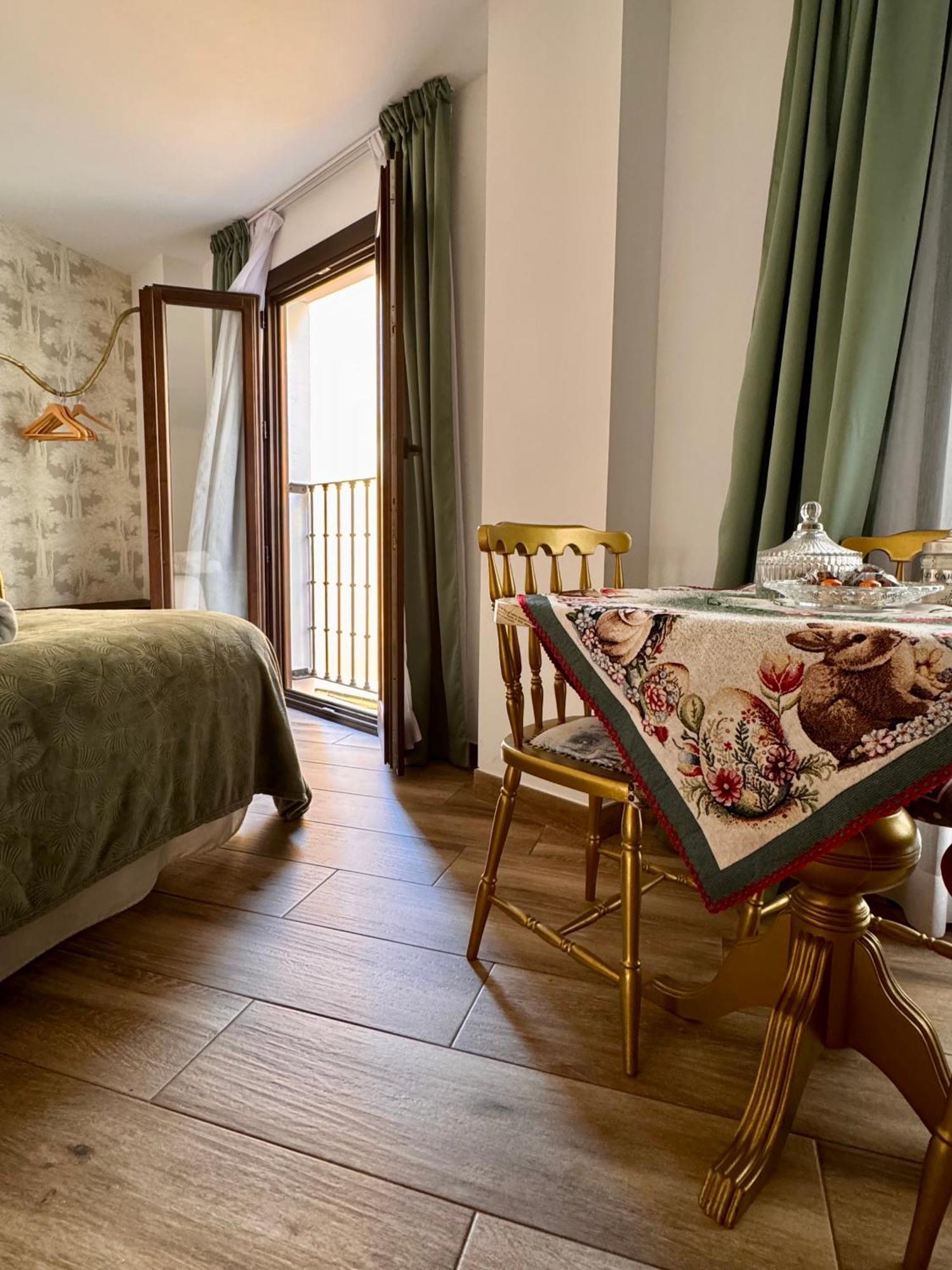Ateneo Cuenca Suites Con Cocina En El Casco Historico Luaran gambar