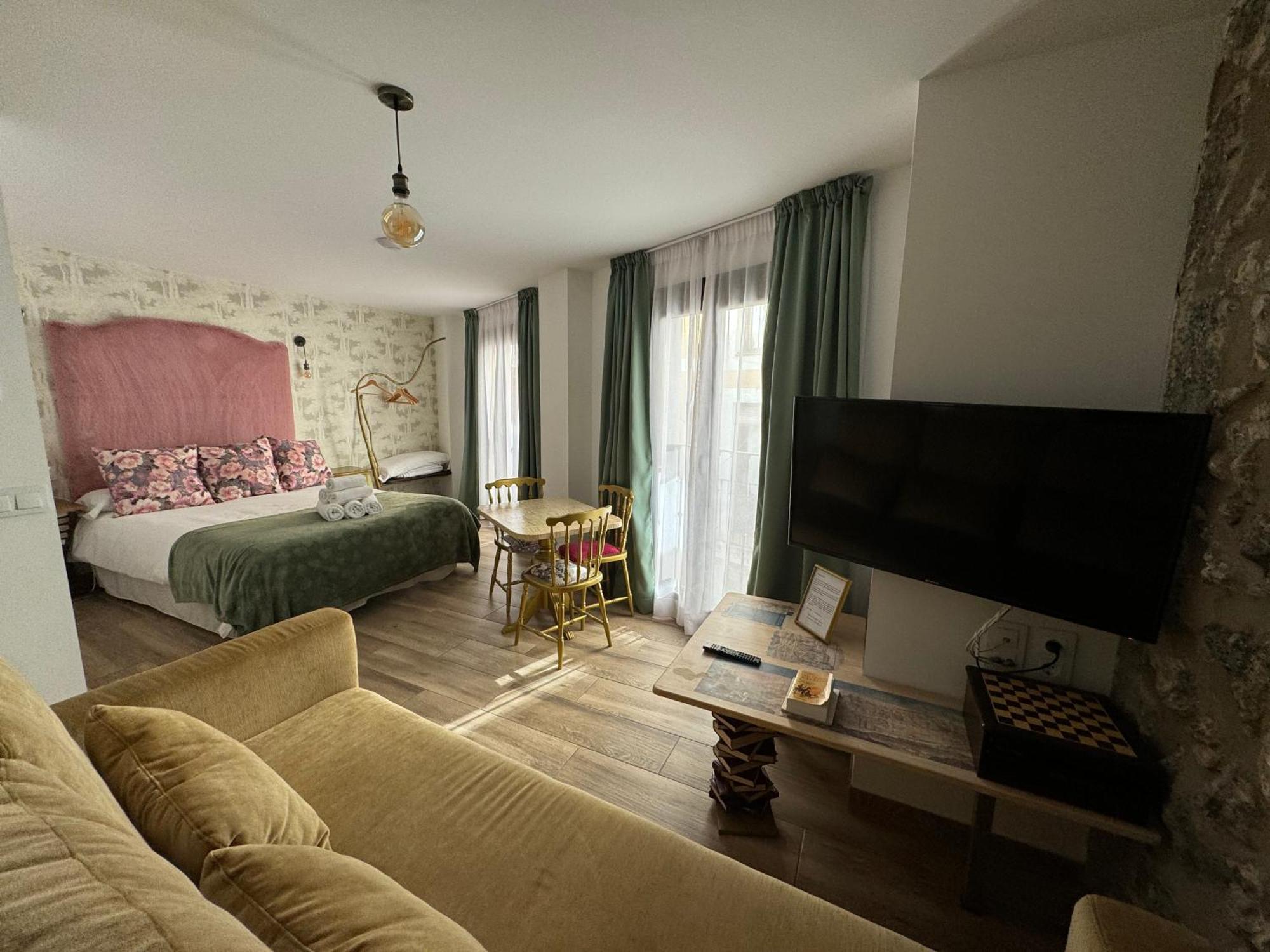 Ateneo Cuenca Suites Con Cocina En El Casco Historico Luaran gambar