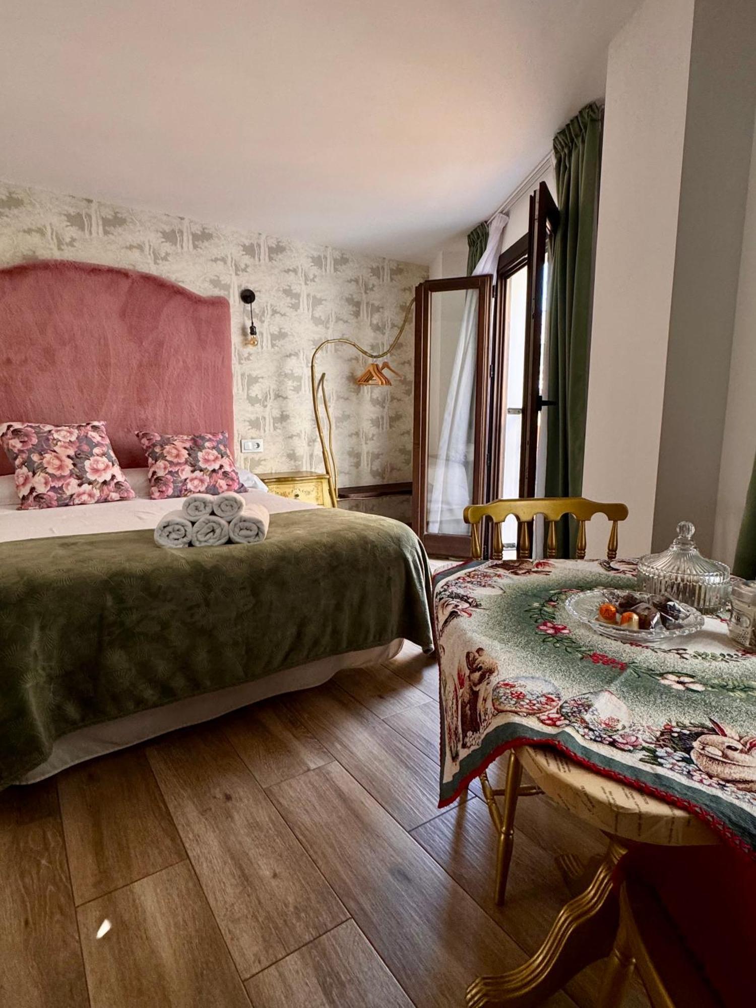 Ateneo Cuenca Suites Con Cocina En El Casco Historico Luaran gambar